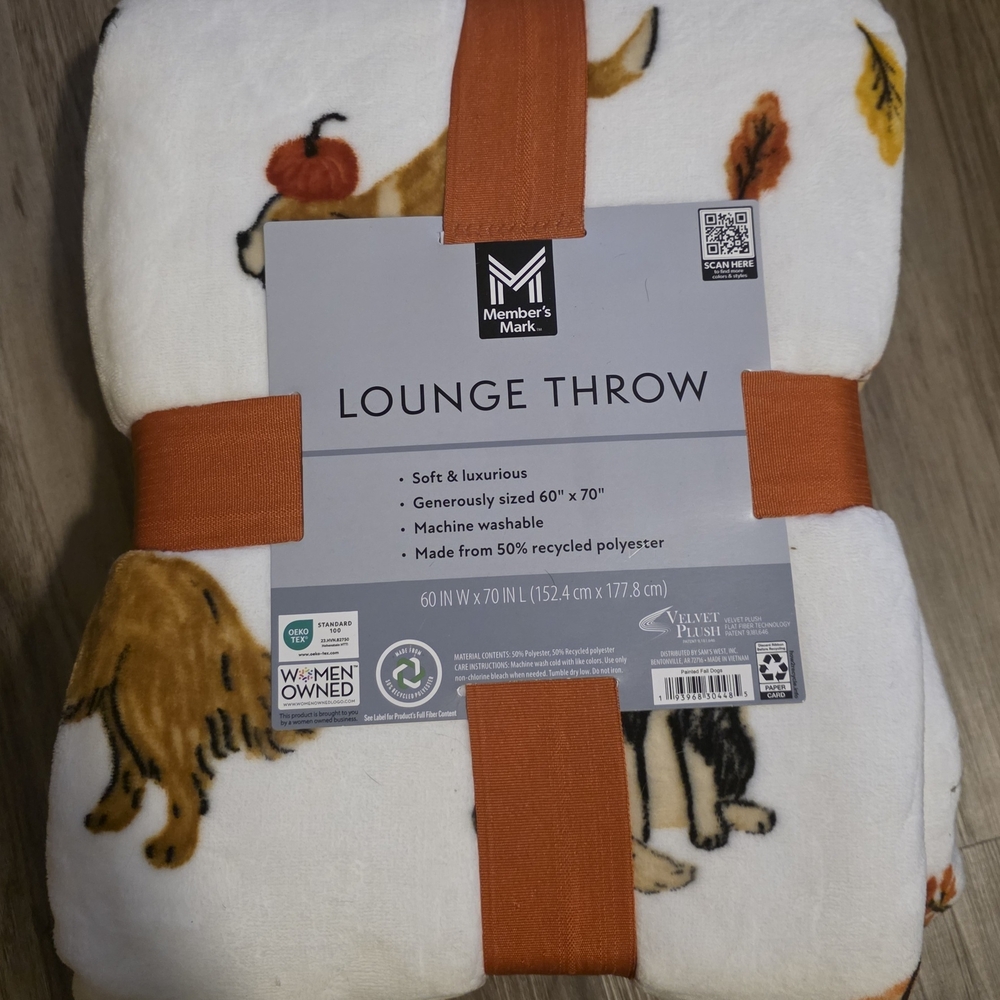 Member's Mark White and Orange Lounge Throw
